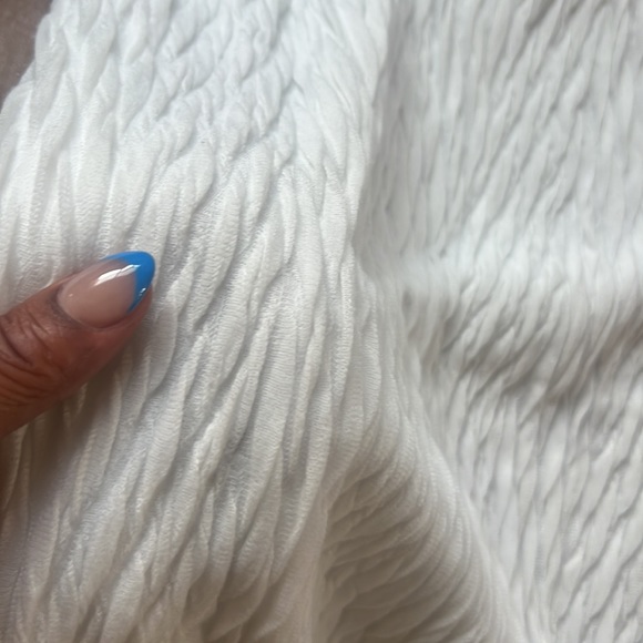 Texture White Tee - Picture 2 of 3